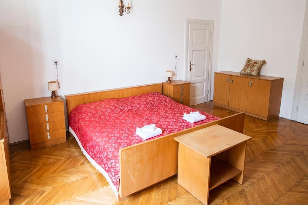 Socialist Experience In The City Center Ljubljana Luaran gambar